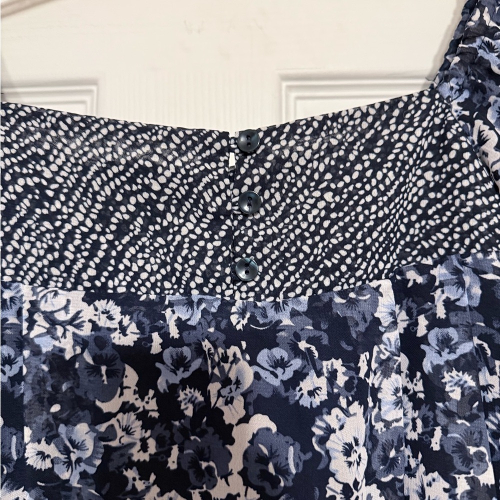 *Apt. 9 Blue and White Floral Blouson Top - Size Medium - Picture 5 of 7